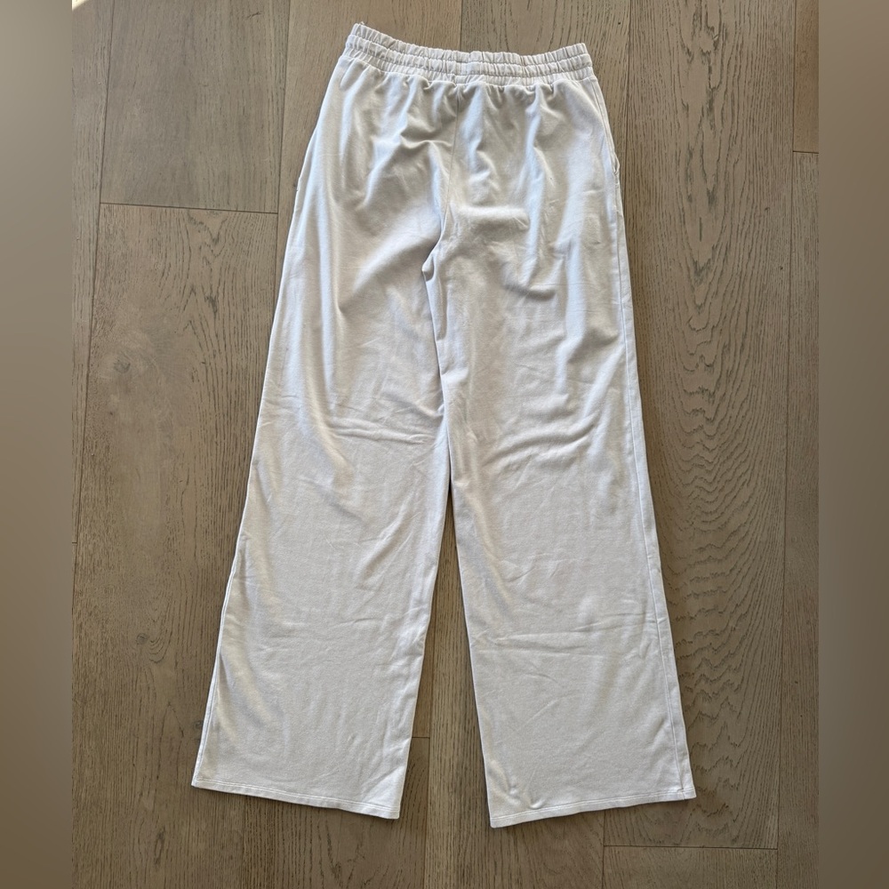 Vuori Halo Essential Wideleg Pant -Ecru Heather - S - Picture 6 of 7